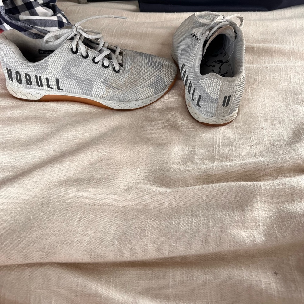 No Bull lifting shoes size 8.5 womens